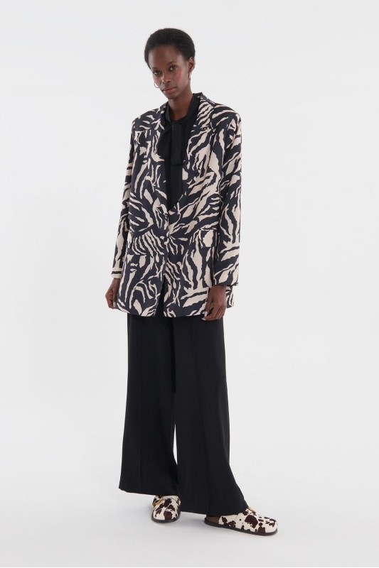 Desenli Düğmeli Ceket Siyah