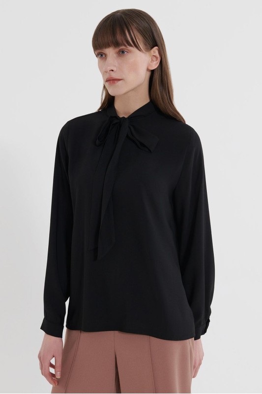 Krep Önden Bağlamalı Gömlek Siyah Krep Önden Bağlamalı Gömlek Siyah