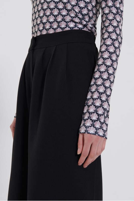 Pili Detaylı Palazzo Pantolon Siyah