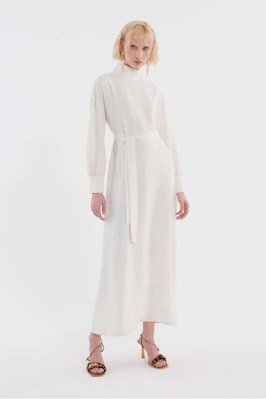 Dik Yaka Kuşaklı Krep Elbise Ekru
