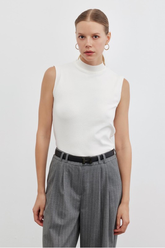 Dik Yaka Basic Kolsuz Triko Ekru