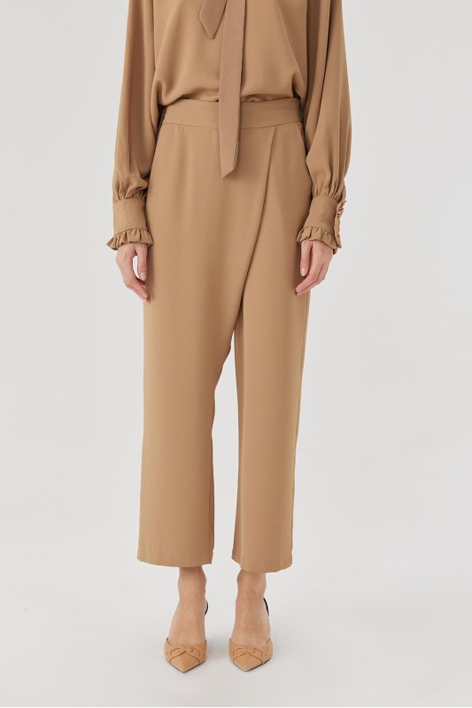 Önü Kapaklı Krep Pantolon Camel