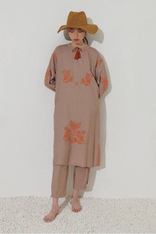 Nakış Detaylı Yırtmaçlı Keten Tunik Vizon