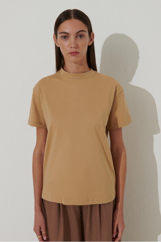 Dik Yaka Yarım Kollu Cotton Basıc T-Shirt Camel