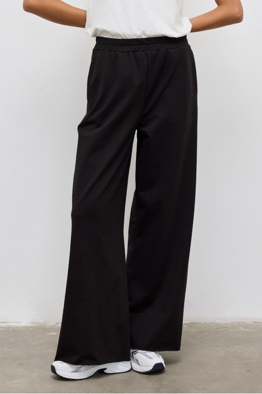 Bol Kesim Yırtmaçlı Eşofman Siyah