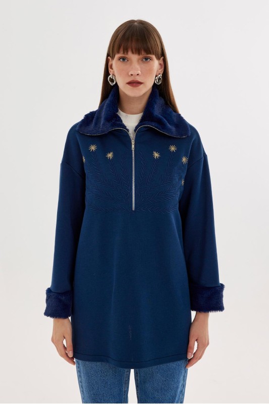 Kürklü Nakış İşlemeli Sweatshirt İndigo Kürklü Nakış İşlemeli Sweatshirt İndigo