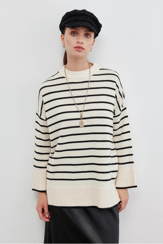 Çizgili Yırtmaçlı Triko Kazak Ekru