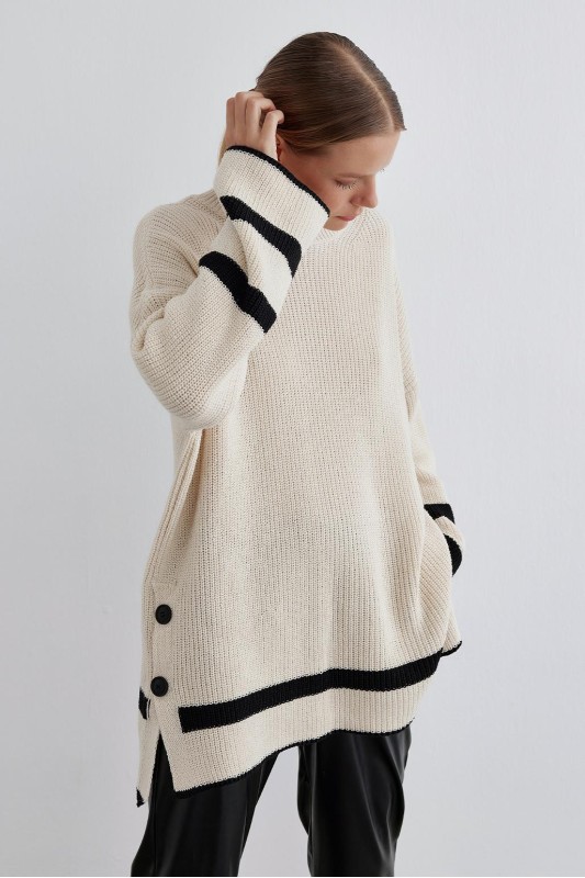 Düğmeli Yırtmaçlı Kazak Ekru